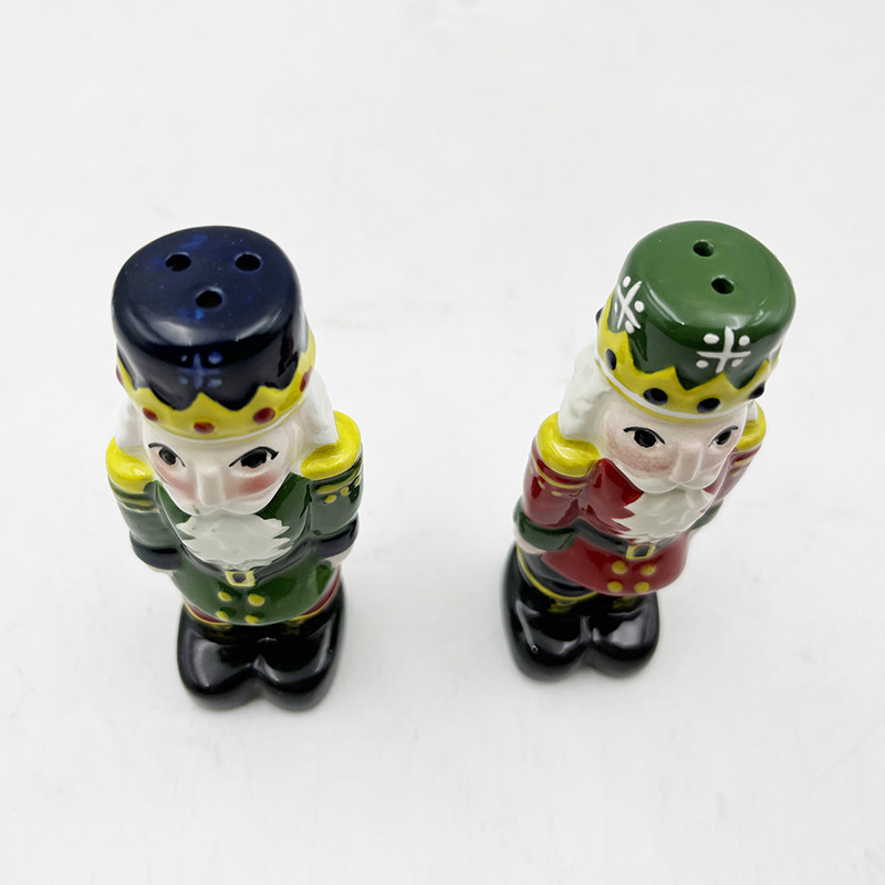 Christmas Salt And Pepper Set Novelty Ceramic Santa Claus Shaker Pots For Kitchen Decorations