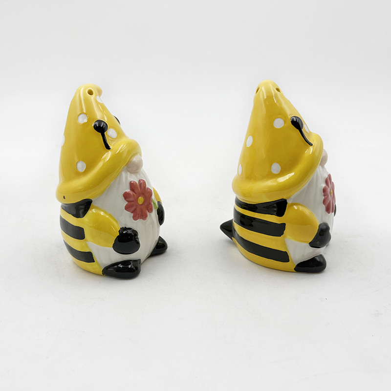 Bee Gnome And Beehive Ceramic Salt Pepper Shakers Crafts For Home Decoration