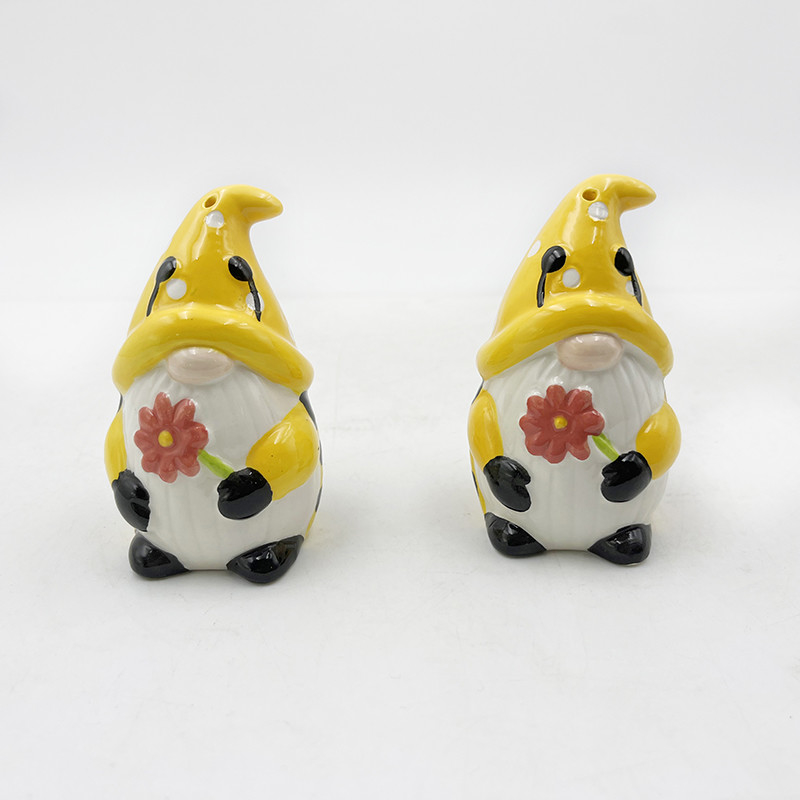 Bee Gnome And Beehive Ceramic Salt Pepper Shakers Crafts For Home Decoration