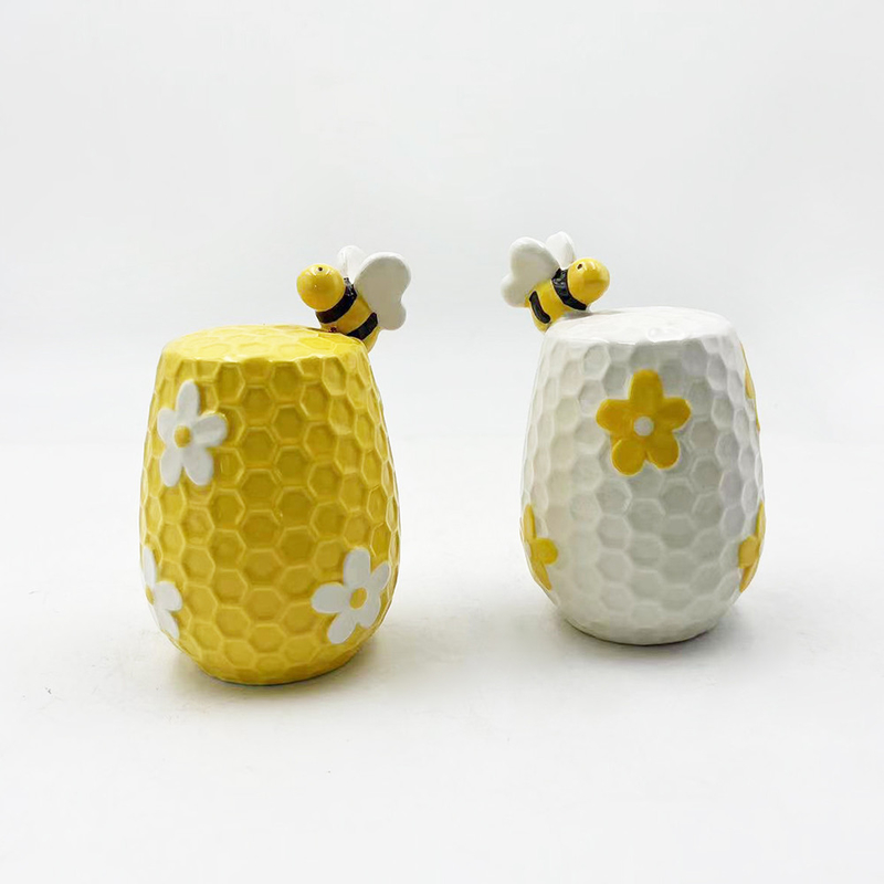 Flower And Bee Ceramic Salt And Pepper Shaker For Kitchen Accessories Home Decoration