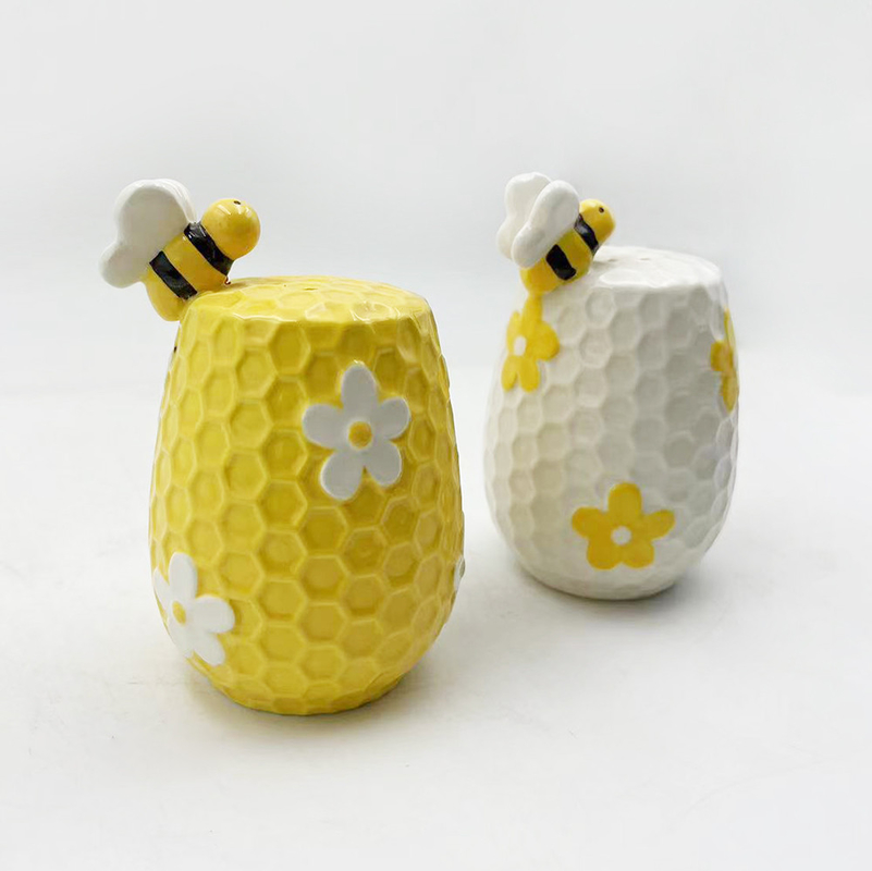Flower And Bee Ceramic Salt And Pepper Shaker For Kitchen Accessories Home Decoration