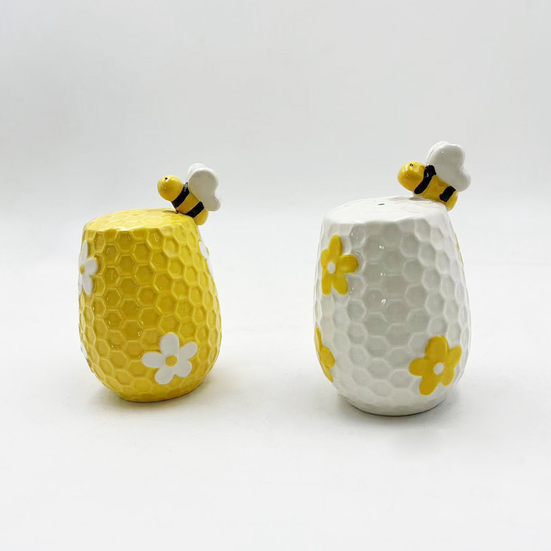 Flower And Bee Ceramic Salt And Pepper Shaker For Kitchen Accessories Home Decoration